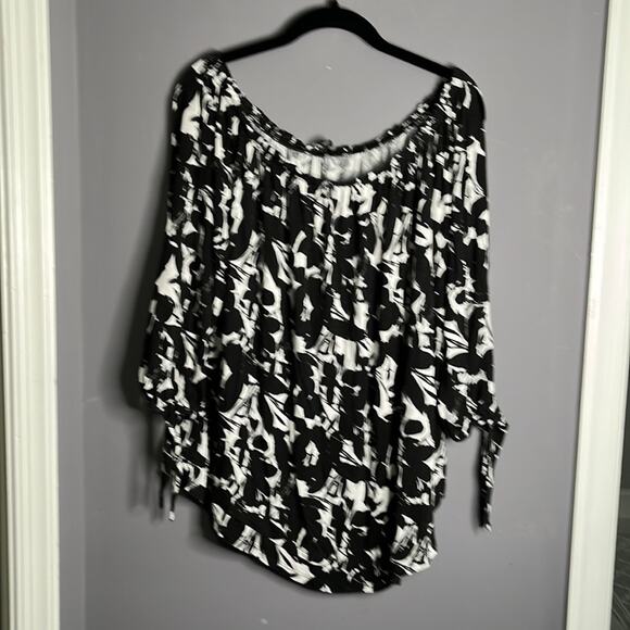 Lane Bryant Black and White Floral Cold Shoulder Top Size 18/20 - Picture 10 of 10